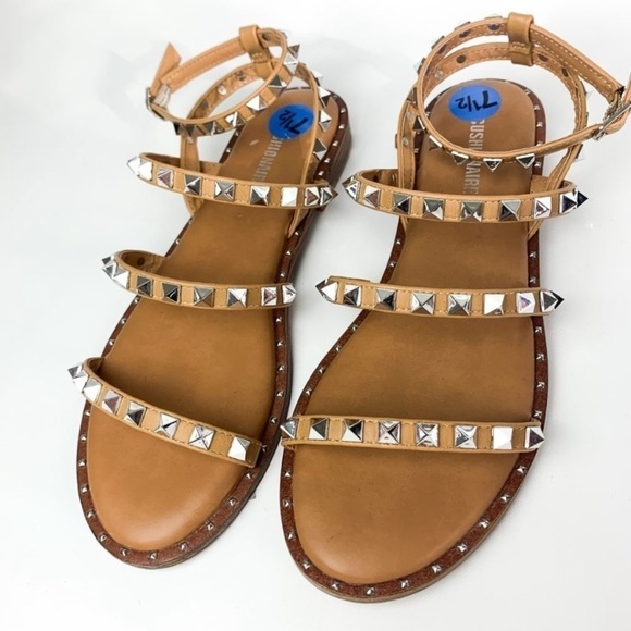 Nwt Cushionaire Memory Foam Metal Embellished Strappy Sandals - Picture 1 of 6